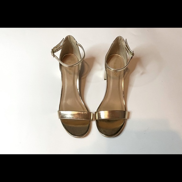 Gold heels - Picture 1 of 3